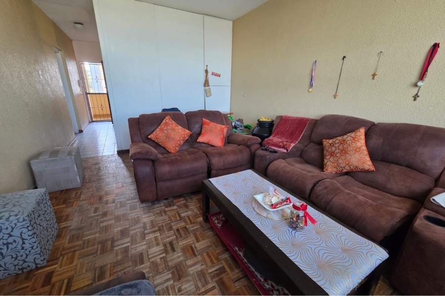 1 Bedroom Property for Sale in Loevenstein Western Cape